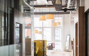 Modern office space rental at Bleicherweg 10, Zürich Enge, featuring a bright interior with contemporary design and pendant lighting.